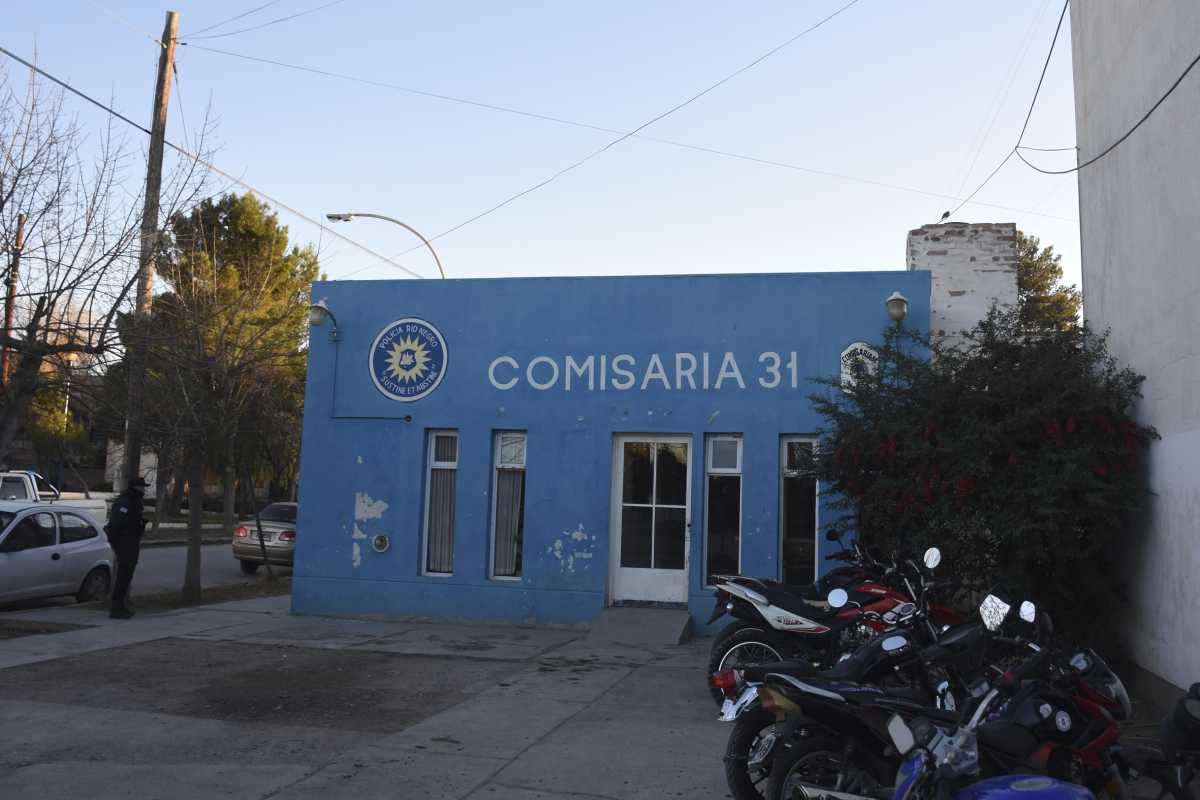 Los hechos ocurrieron el domingo en la comisaría ubicada en calle Panamá y Paraná. foto: Juan Thomes.