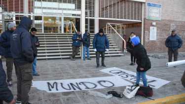 Mundo Cristal llegó a un acuerdo con sus trabajadores y reabrió sus puertas en Roca