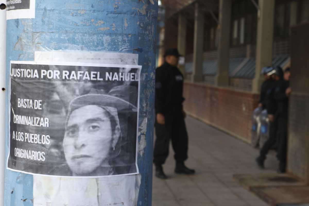 La familia Nahuel Salvo pide justicia desde Bariloche, no pudo llegar a Roca hoy. Foto: Juan Thomes