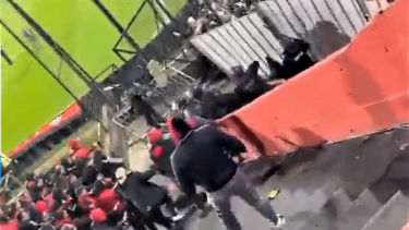 Hubo enfrentamientos entres los simpatizantes de ambas parcialidades.