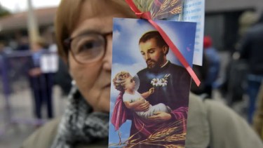 Miles de fieles se congregan cada 7 de agosto, para rezarle a San Cayetano.-