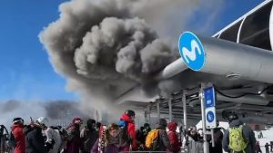 Video: una densa nube de humo sorprendió a los turistas en el cerro Chapelco: «Fue medio tenso»