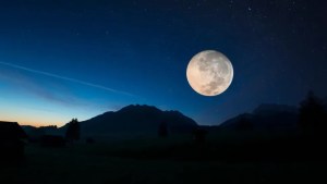 Superluna de agosto: a qué hora se puede ver en Argentina
