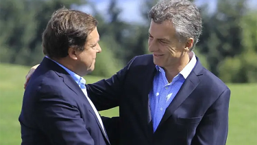 Alberto Weretilneck y Mauricio Macri años atrás cuando uno era gobernador y otro, presidente de la Nación. Archivo