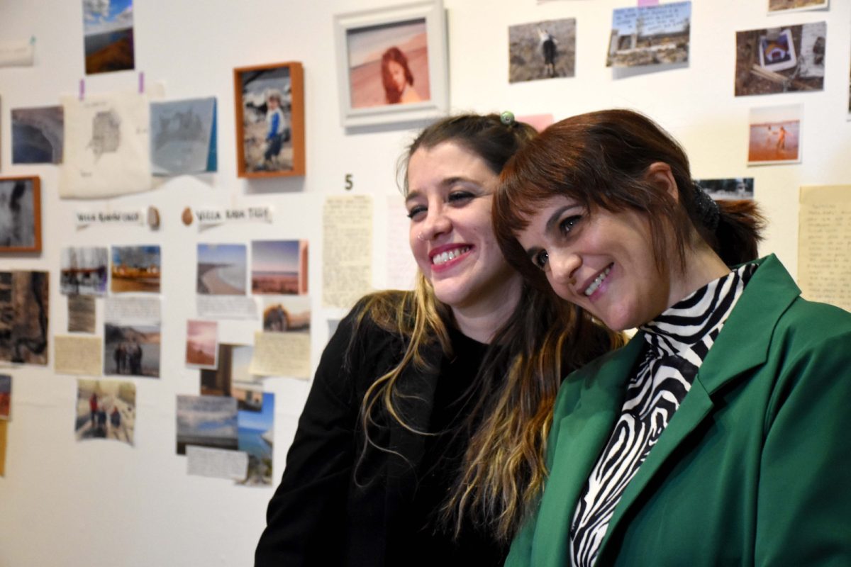 Delfina Filloy y Natalia Navia, creadoras de la instalación (Re)volver, ubicada en la Sala Saraco de Neuquén.