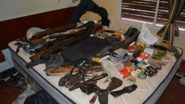 El empleado municipal de Viedma acusado de acoso virtual tenía un arsenal en su vivienda