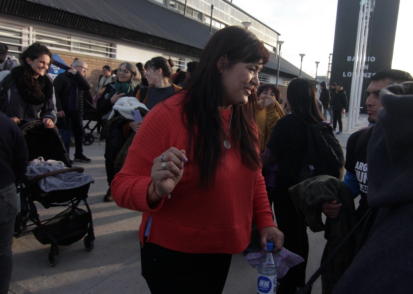 La funcionaria nacional Fernanda Miño encabezó el acto politico en favor de la candidtura de Grabois en Neuquén (foto Oscar Livera)