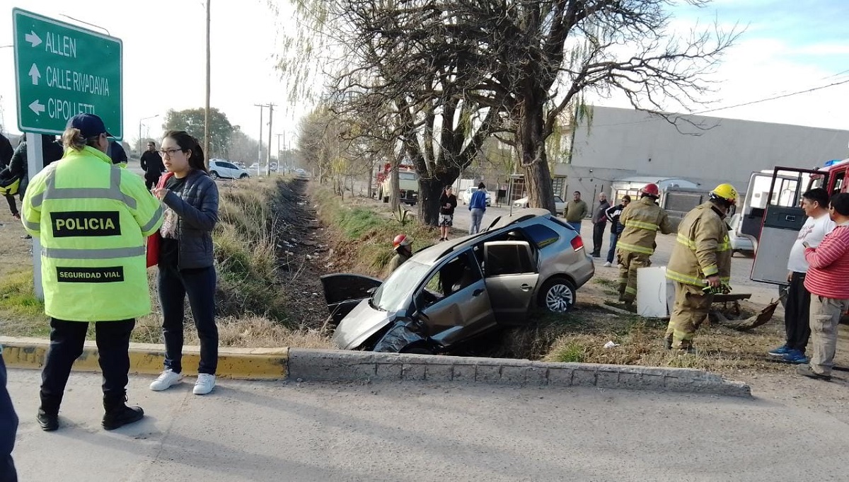 El incidente vial ocurrió en el ingreso al barrio Los Frutales de Fernández Oro. Foto: gentileza