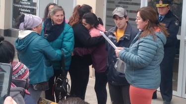 La comunidad educativa reclamó la regularización de servicios. foto: Gentileza. 