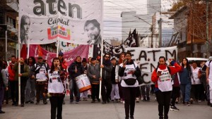 Marcha a la Ruta 22 en contra de la Ley Bases en Neuquén, este lunes