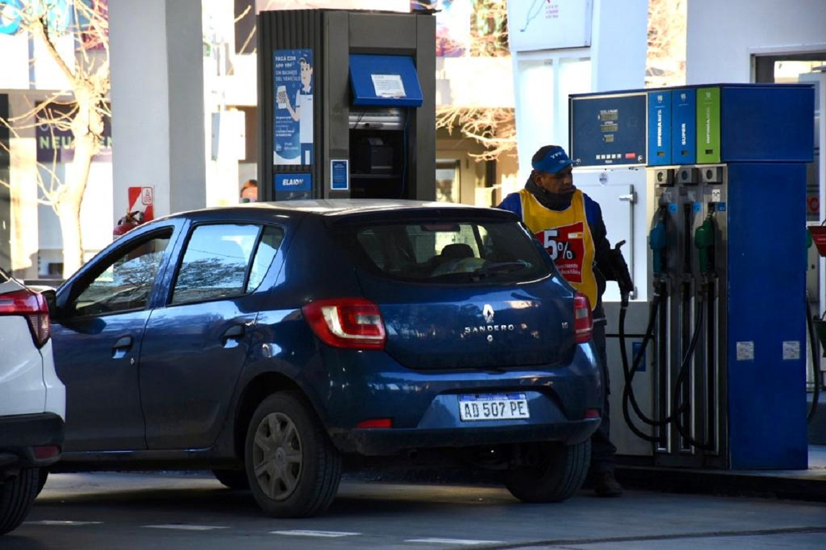 YPF aumentó los combustibles en sus estaciones de servicio. (Matías Subat)
