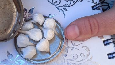 Fueron detenidos durante un operativo y les encontraron droga, en Roca