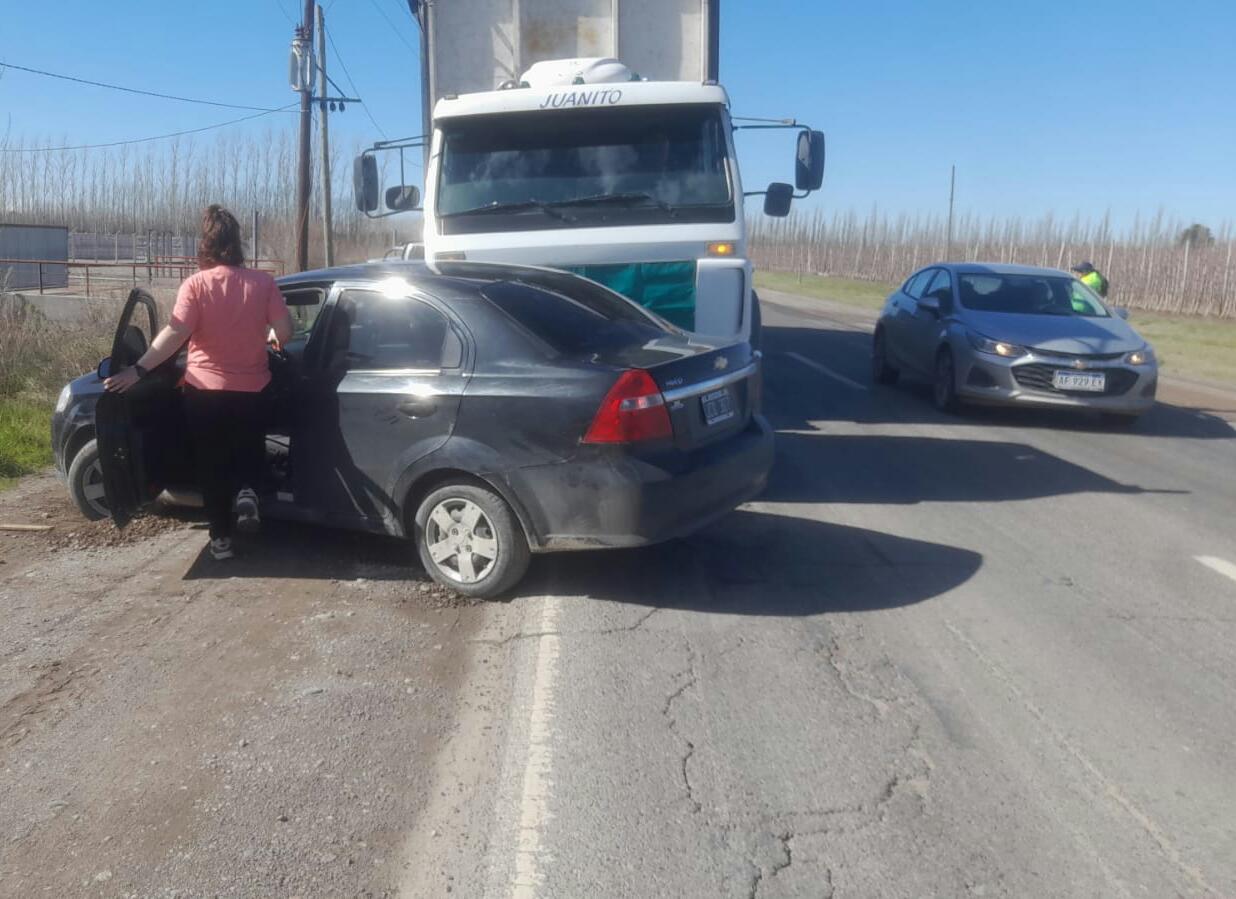 El choque ocurrió cuando la mujer intentó pasar al camión. Foto: Gentileza.