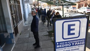 El estacionamiento medido y pago en Viedma arrancó con el pie izquierdo