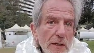 El mal momento del actor Pablo Alarcón trabajando en la calle: «Necesito guita para vivir»