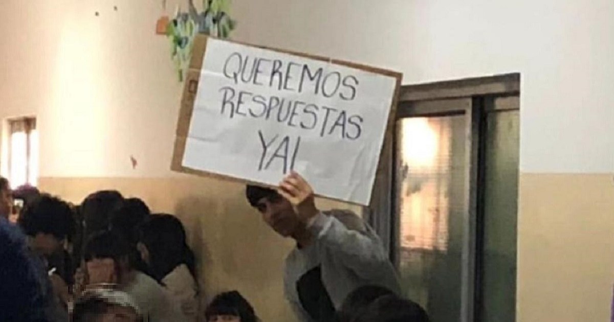 Realizaron Estudiantes realizaron una sentada en un colegio de Cipolletti para ...