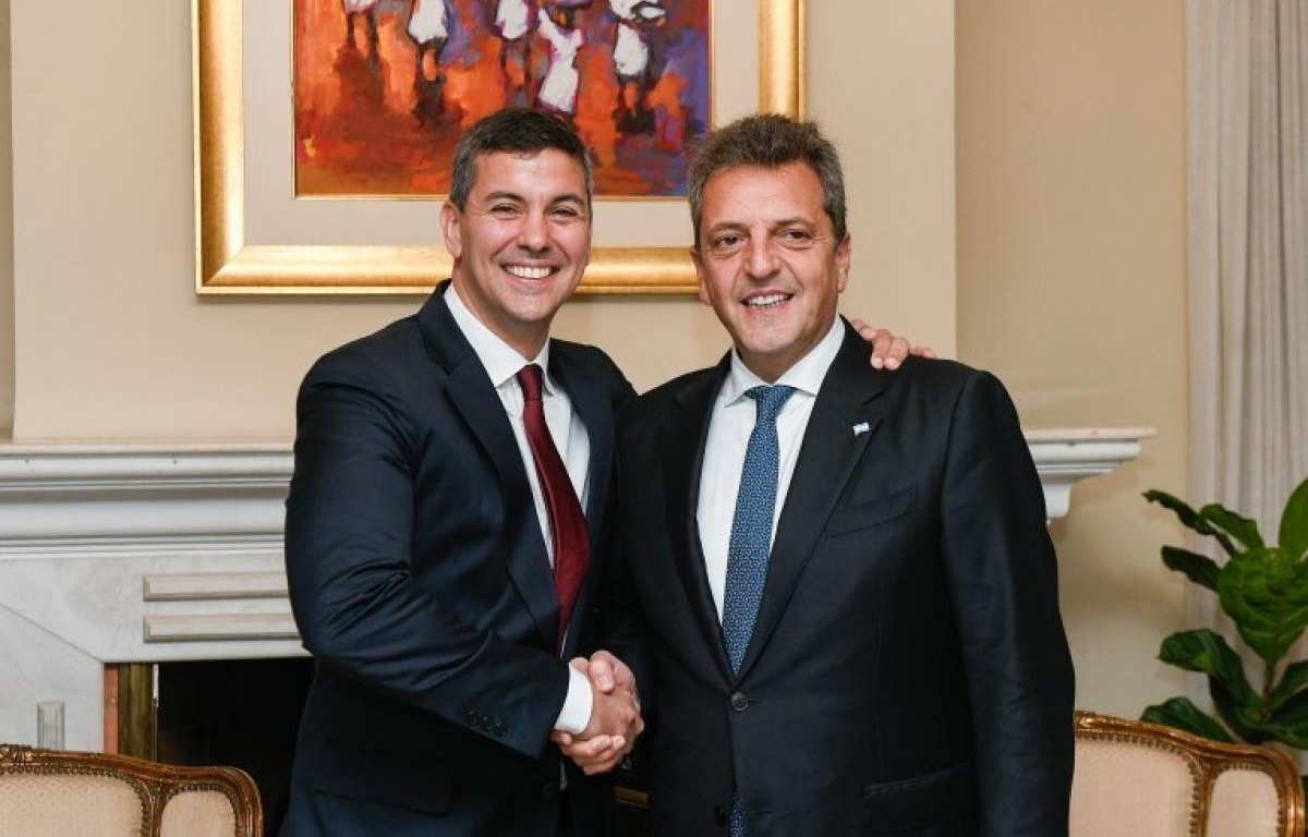 El ministro de Economía pasó por paraguay a la vuelta  de su viaje a Washington. Foto: NA. 