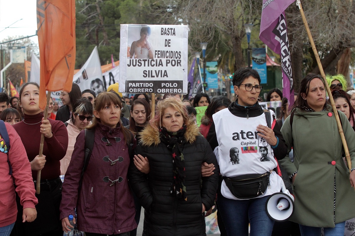 La marcha comenzó alrededor de las 17.30 en el centro de Neuquén. Foto: Oscar Livera.