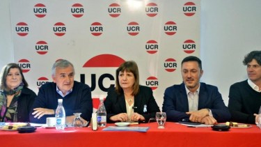 La presidenciable se encontró este miércoles con la dirigente de la UCR. Foto: Gentileza NA. 