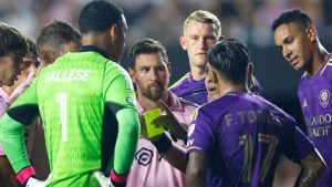 El técnico de Orlando City dijo que Messi «debió ser expulsado» en el clásico con Inter Miami
