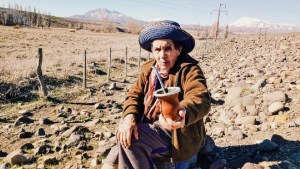 El derrumbe del cerro de Chos Malal trajo otro drama, el de los crianceros que denuncian usurpación