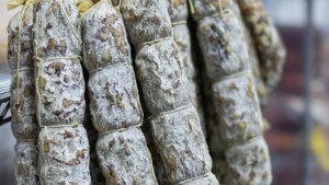 Pasión por la charcutería patagónica: así elaboran originales embutidos Mazzuchelli y Mosqueira