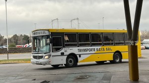 Padres de un colegio privado de Neuquén indignados por el colectivo contratado para un viaje