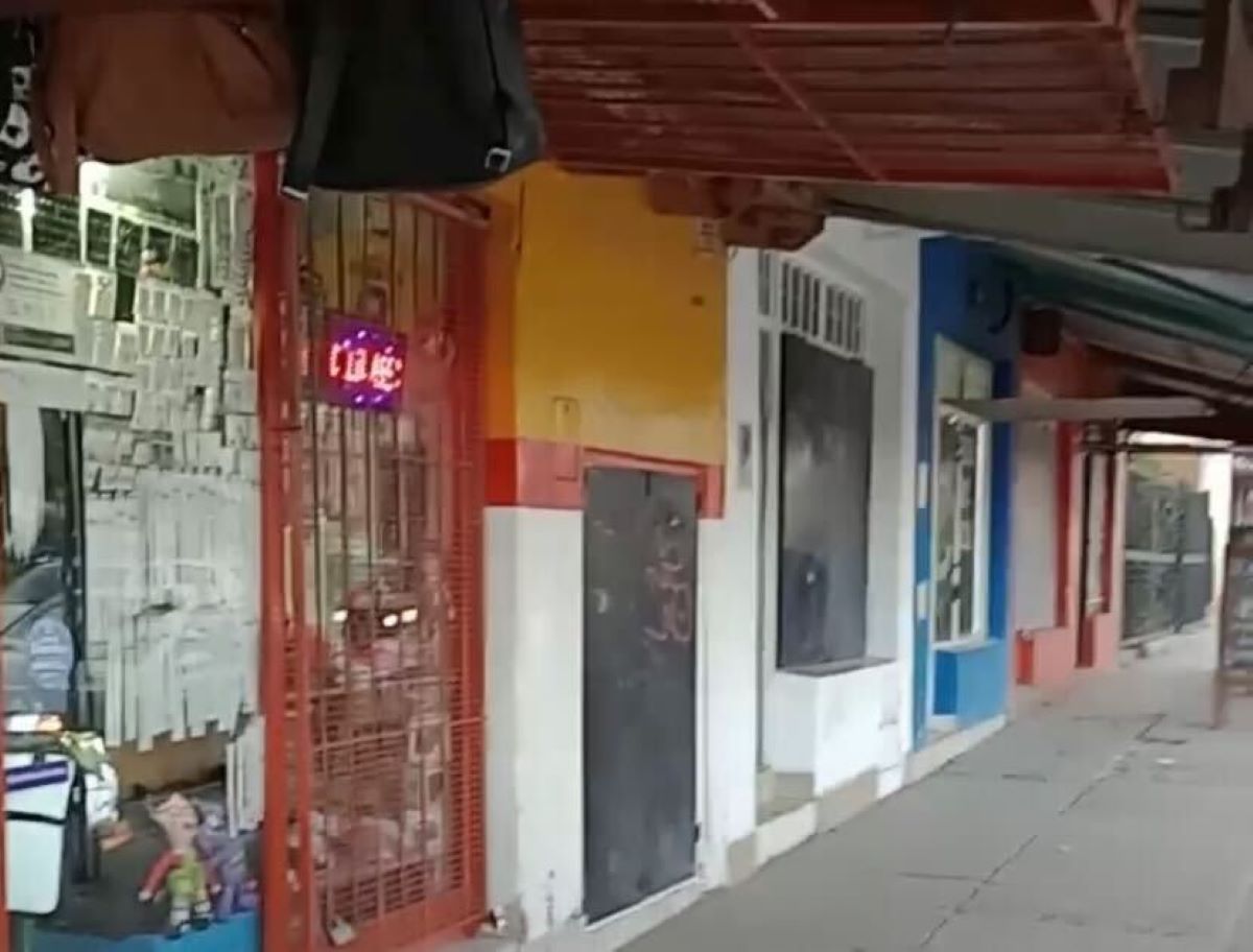 Los comerciantes de Neuquén denunciaron un hecho de inseguridad, y algunos bajaron sus persianas. Foto: Captura video 