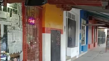Los comerciantes de Neuquén denunciaron un hecho de inseguridad, y algunos bajaron sus persianas. Foto: Captura video 