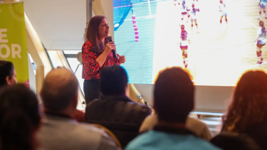 La gobernadora Arabela Carreras presentó el proyecto del microestadio que pretende concretar si asume la intendencia de Bariloche. Foto: Gentileza