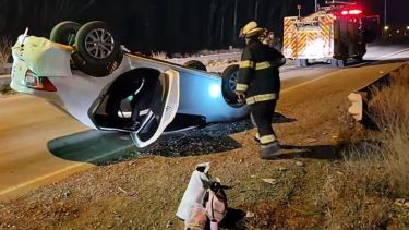 El vuelco fue esta madrugada sobre Ruta 7. Foto: Captura video Centenario Digital 