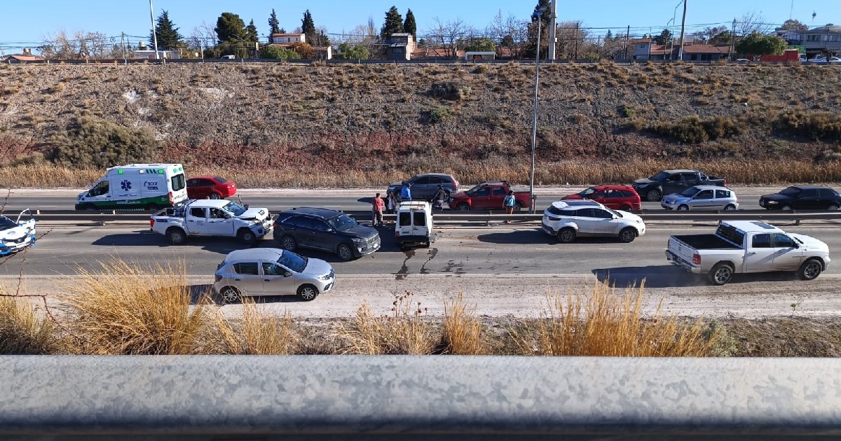 Choque en cadena en la Ruta 7 complicó el tránsito hacia Neuquén: una ...