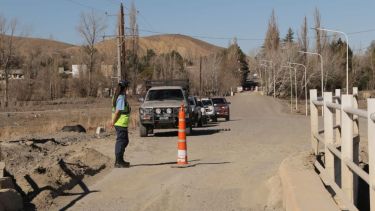 Hubo una reunión en Chos Malal, tras el desmoronamiento en una de las laderas del cerro de la Virgen.  Foto:  Diario Río Negro - Franco D'Avanzo