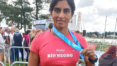 Cecilia Collueque viene de ganar la medalla de plata en el K1 master damas.