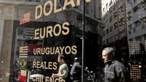 El dólar blue alcanzó un nuevo récord, llegó a $820 en algunas provincias