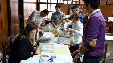 El escrutinio definitivo se realizó en el Juzgado Federal de Viedma. Fotos: Marcelo Ochoa.
