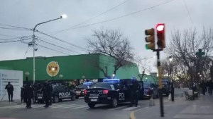 Confusos incidentes en un supermercado de Mendoza: hay policías heridos y detenidos