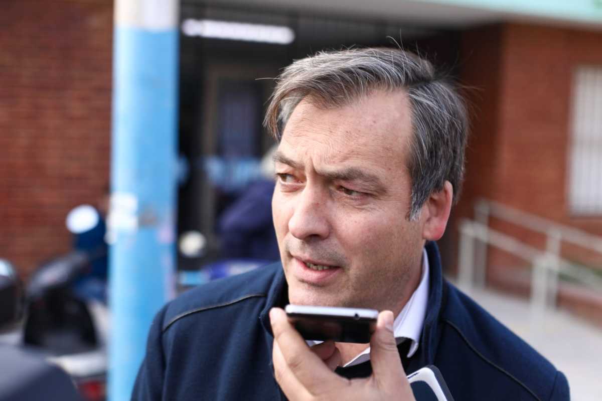 Martín Soria, precandidato a diputado nacional por Unión por la Patria votó en Roca. Foto Juan Thomes. 