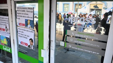 La semana pasada, organizaciones sindicales se movilizaron a la sede del Ipross. Foto: Marcelo Ochoa.