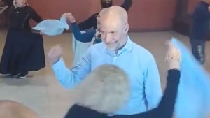 «Habrá señales»: así fue el baile furor de Rodríguez Larreta en Mendoza junto a jubilados