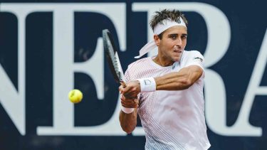 Etcheverry le ganó al colombiano Galán y será rival de Báez en semifinales.