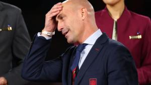 El presidente de LaLiga de España apuntó contra Rubiales y lo calificó como «energúmeno»