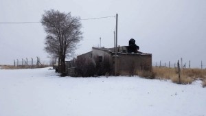 ¡Qué frío!: Maquinchao lideró el ranking de bajas temperaturas y amaneció cubierta de nieve