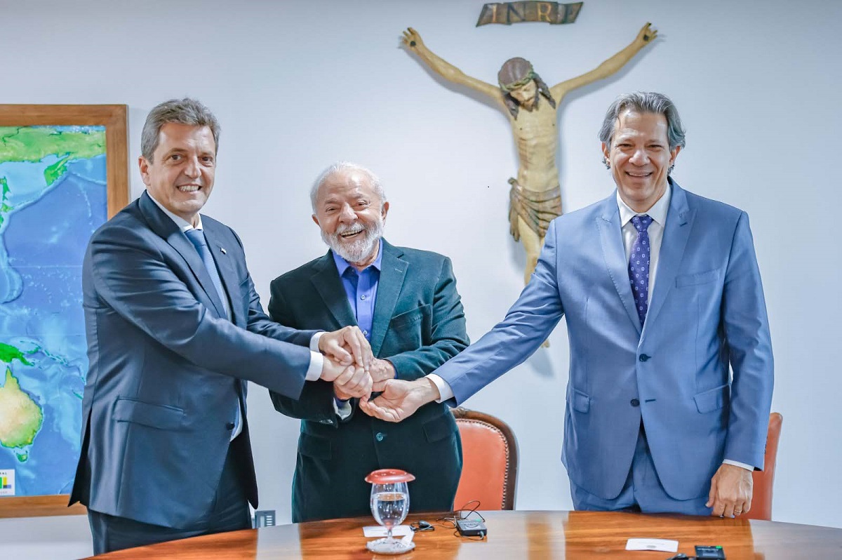 El ministro Massa, Lula da Silva y el titular de Hacienda de Brasil, Haddad. 