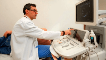 Empresarios de la salud advierten sobre la posible suspensión de estudios médicos programados debido a las medidas económicas. Foto Archivo.