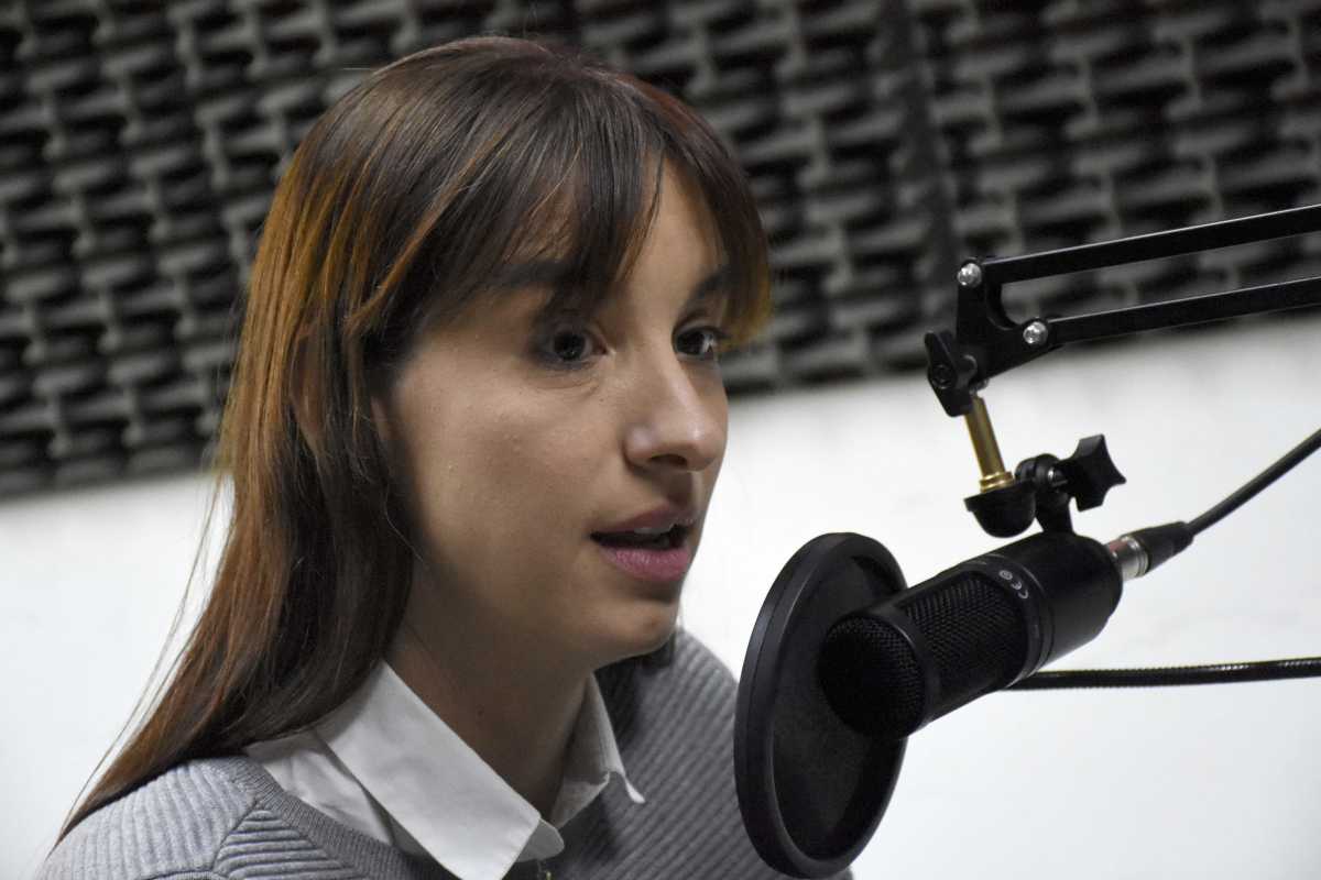 La diputada provincial de Juntos por el Cambio Leticia Esteves en el estudio de RÍO NEGRO RADIO (Foto: Matías Subat).