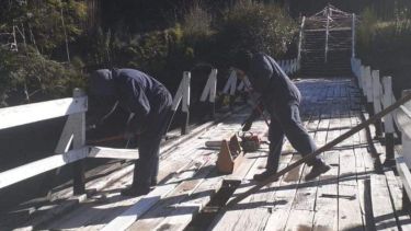 Desmontan el puente peatonal Correntoso en Villa La Angostura: este es el motivo