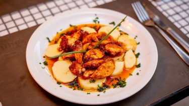 Quién creó y comanda la cantina española que es un boom en Cipolletti