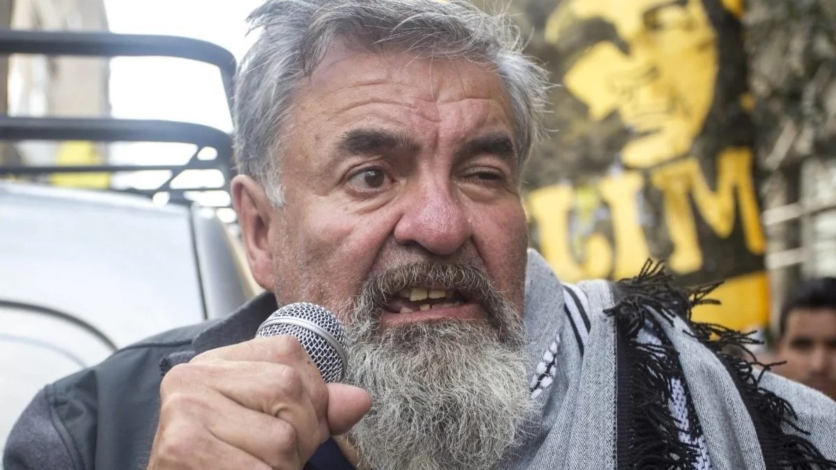 Raúl Castells, líder del Movimiento Independiente de Jubilados y Desocupados, argumentó que los saqueos son una respuesta ante la crisis de precios de alimentos. Foto Archivo.