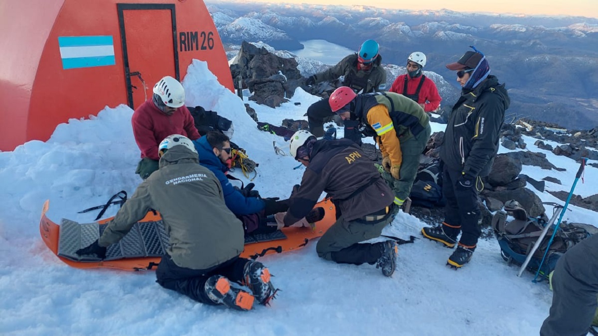Así fue el impresionante rescate del andinista de Neuquén en el volcán Lanín: "En 7 horas estaba abajo"